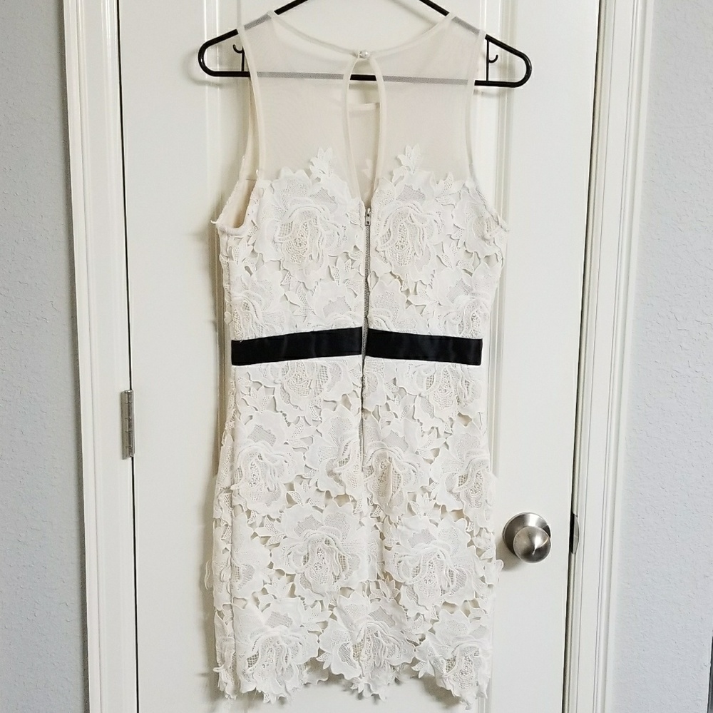 🚫SOLD🚫 Ivory Rose Lace Dress - Picture 4 of 6